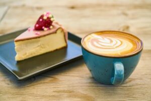 ホットコーヒーとケーキ
