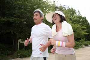 初老の男女カップル