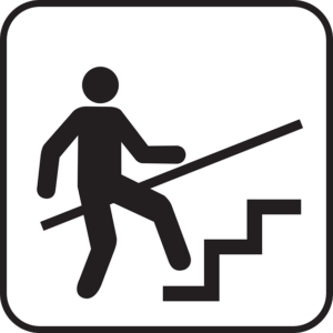 手すりにつかまりながら階段を上る人