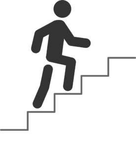 階段を登る人