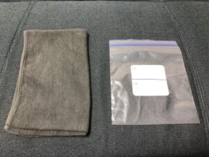 タオルとフリーザーバッグ