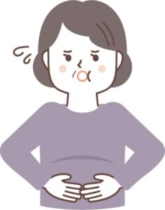 ふくよかなお腹を押さえるシニア女性